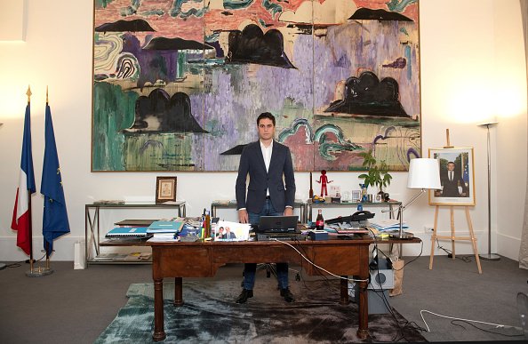 Rendez-vous avec Gabriel Attal, secrétaire d'État à la jeunesse, dans son bureau au ministère à Paris.|Photo:Getty Images. Rendez-vous avec Gabriel Attal, secrétaire d'État à la jeunesse, dans son bureau au ministère à Paris.|Photo:Getty Images.