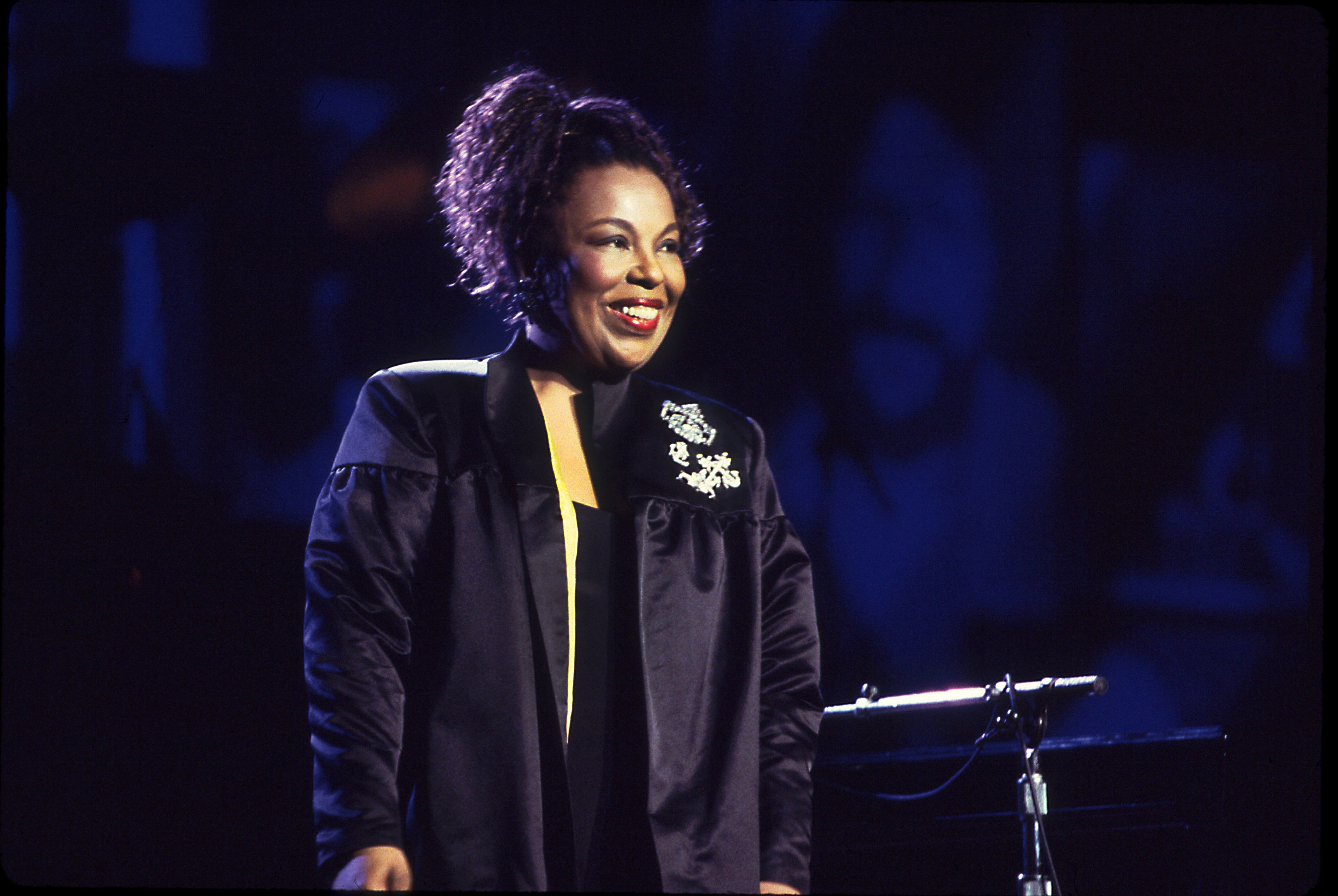 Roberta Flack onstage at Madison Square Garden for the Atlantic Records 40th anniversary concert, New York, New York, May 14, 1988 | Source: Getty Images