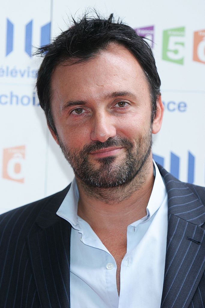 Frédéric Lopez lors d'une conférence de presse de France Télévisions à Paris | Source : Getty Images Frédéric Lopez lors d'une conférence de presse de France Télévisions à Paris | Source : Getty Images