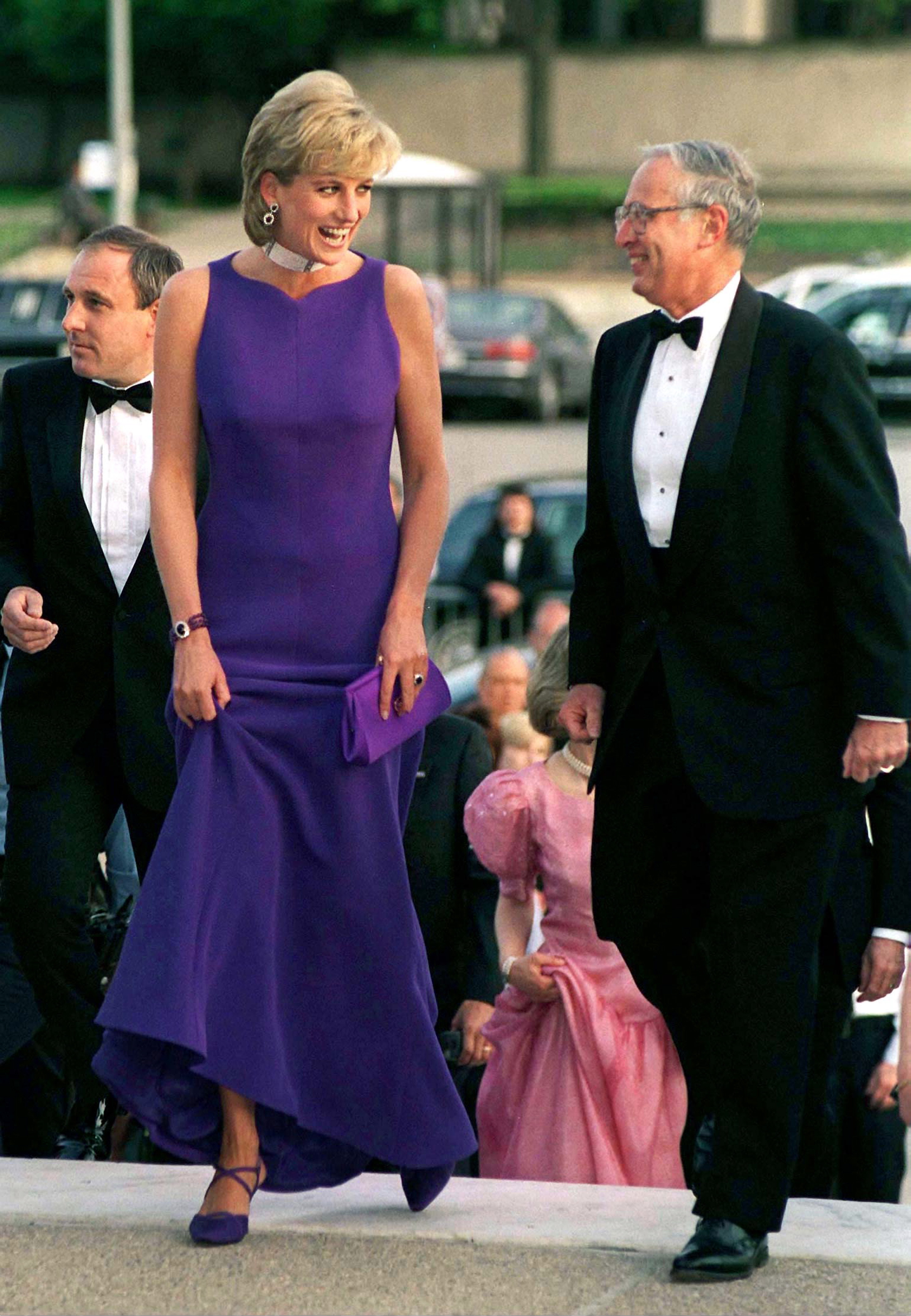 Princess Diana arrives for a gala dinner in Chicago on June 5, 1996 | Source: Getty Images