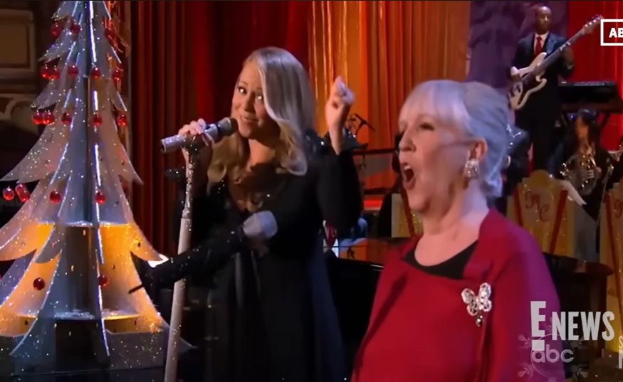 Mariah Carey sings a duet with her mother, Patricia, from a video dated August 27, 2024 | Source: YouTube/@enews