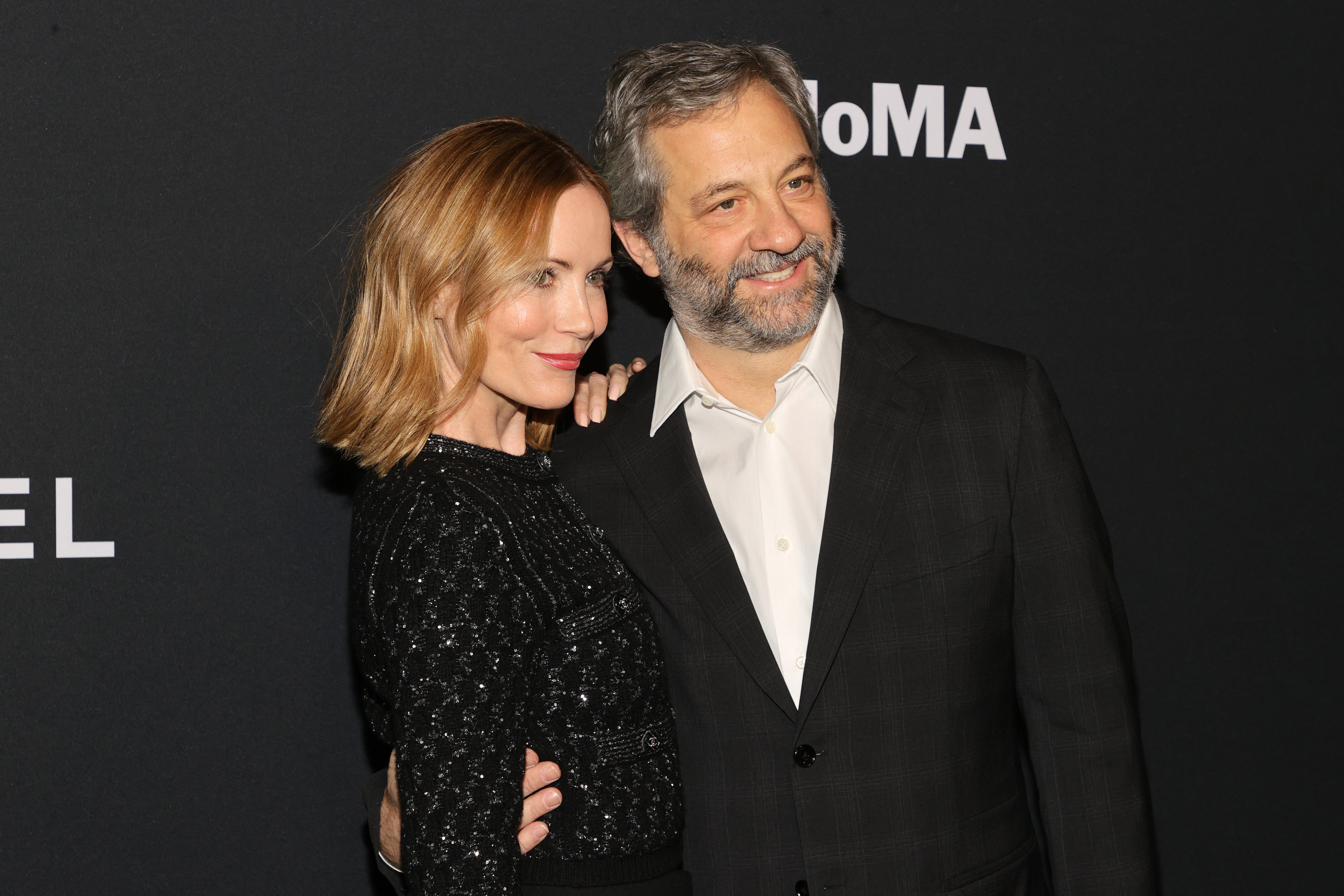 Leslie Mann and her husband, Judd Apatow, pose at the Museum of Modern Art Film Benefit presented by CHANEL, a tribute to Penélope Cruz, at Museum of Modern Art on December 14, 2021, in New York City | Source: Getty Images