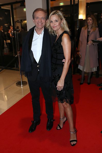 Le docteur Frédéric Saldmann et son épouse Marie Saldmann assistent à la cérémonie des Cesar Film Awards 2020 à la salle Pleyel à Paris le 28 février 2020 à Paris, France. | Photo | Getty Images Le docteur Frédéric Saldmann et son épouse Marie Saldmann assistent à la cérémonie des Cesar Film Awards 2020 à la salle Pleyel à Paris le 28 février 2020 à Paris, France. | Photo | Getty Images