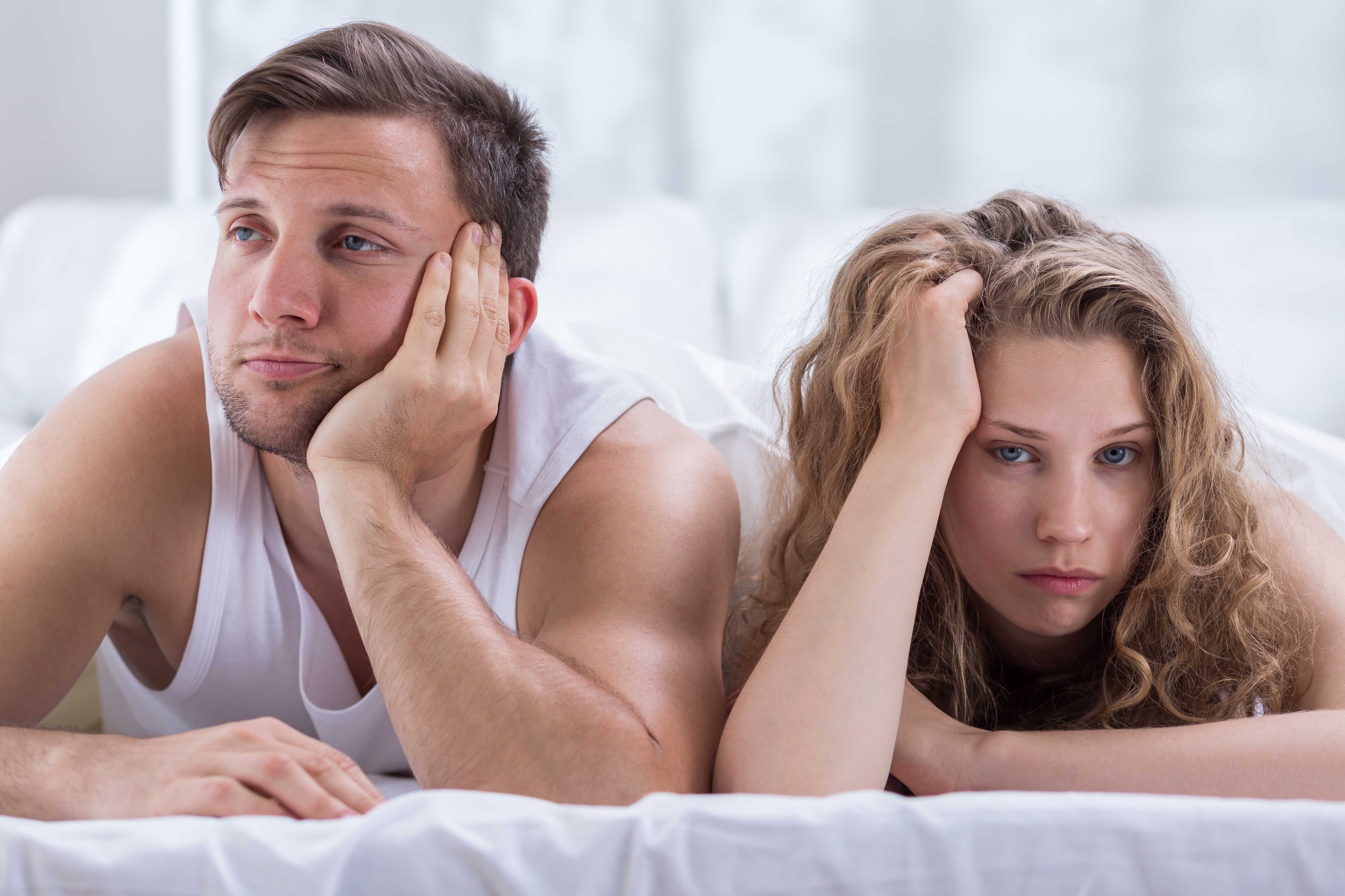 A couple looking bored | Source: Shutterstock