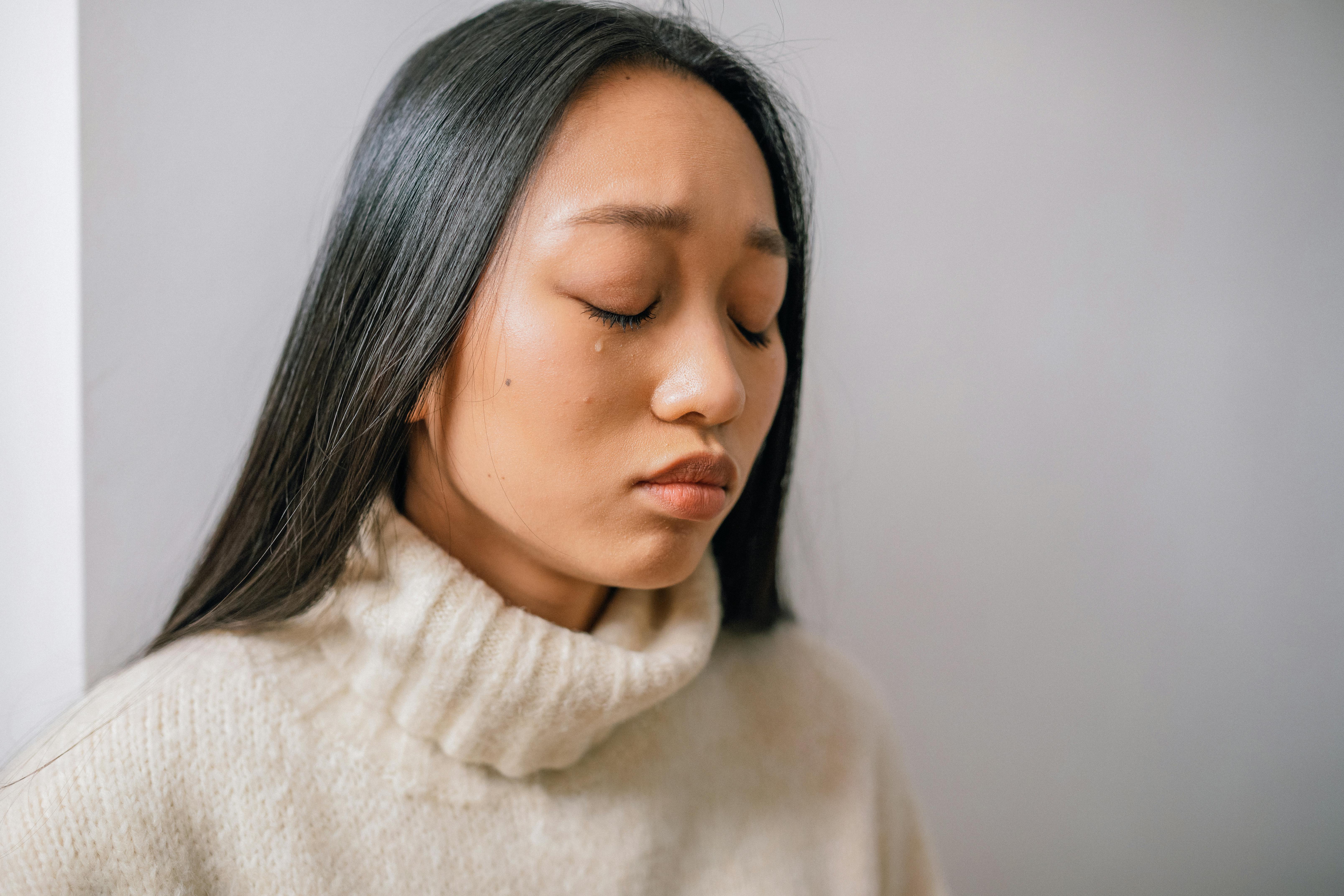 Woman tearing up | Source: Pexels