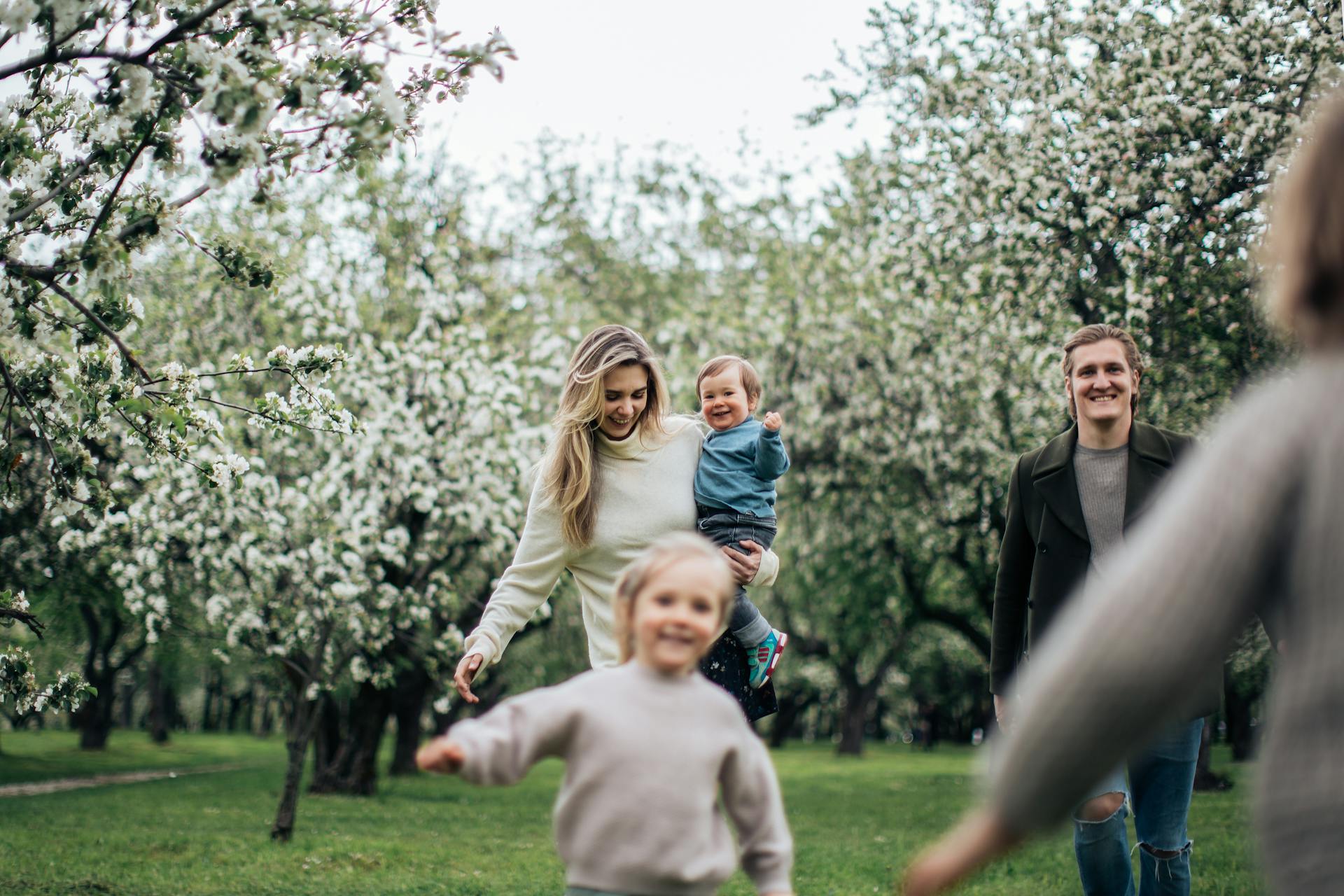 A happy family in a park | Source: Pexels