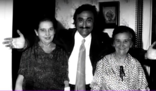 Laguna con su madre y una tía. | Foto: YouTube/Radio Televisión de Castilla y León Laguna con su madre y una tía. | Foto: YouTube/Radio Televisión de Castilla y León