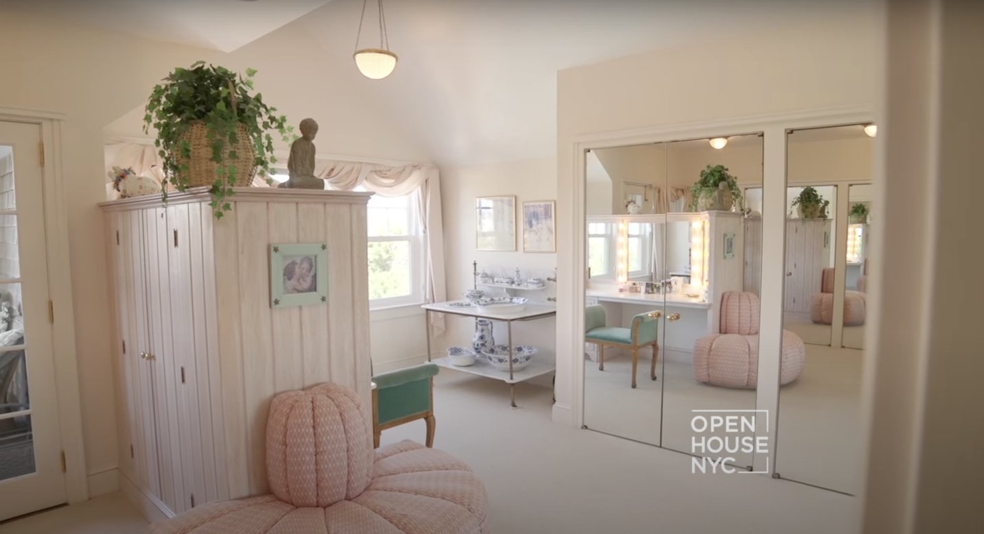 A mature-looking dressing room overlooking a blue water pool. | Source: youtube.com/Open House TV