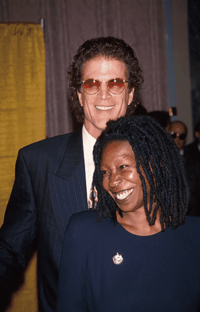 Ted Danson and Whoopi Goldberg, 1994 | Photo: GettyImages