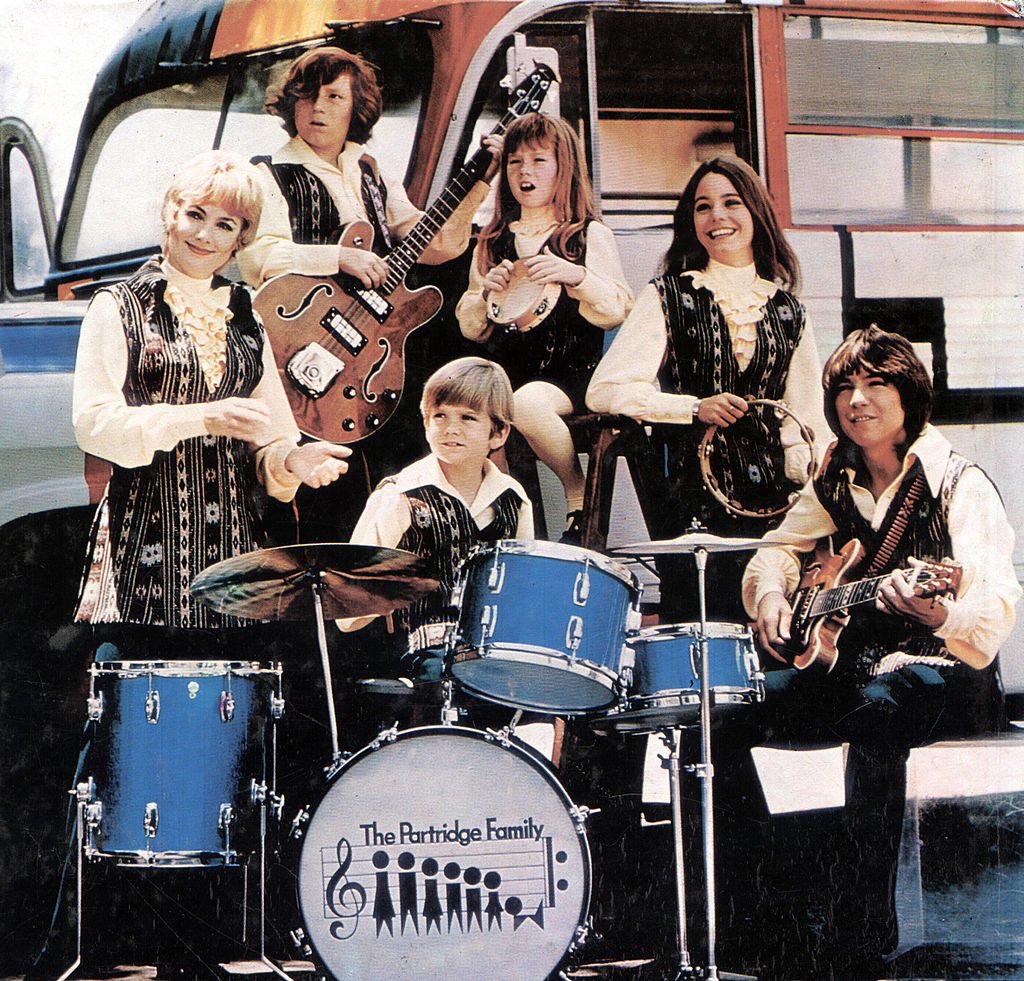 Photo of American TV sitcom family, The Partridge Family posed circa 1970. Left to right: Shirley Jones, Danny Bonaduce, Brian Forster, Suzanne Crough, Susan Dey and David Cassidy. | Source: Getty Images