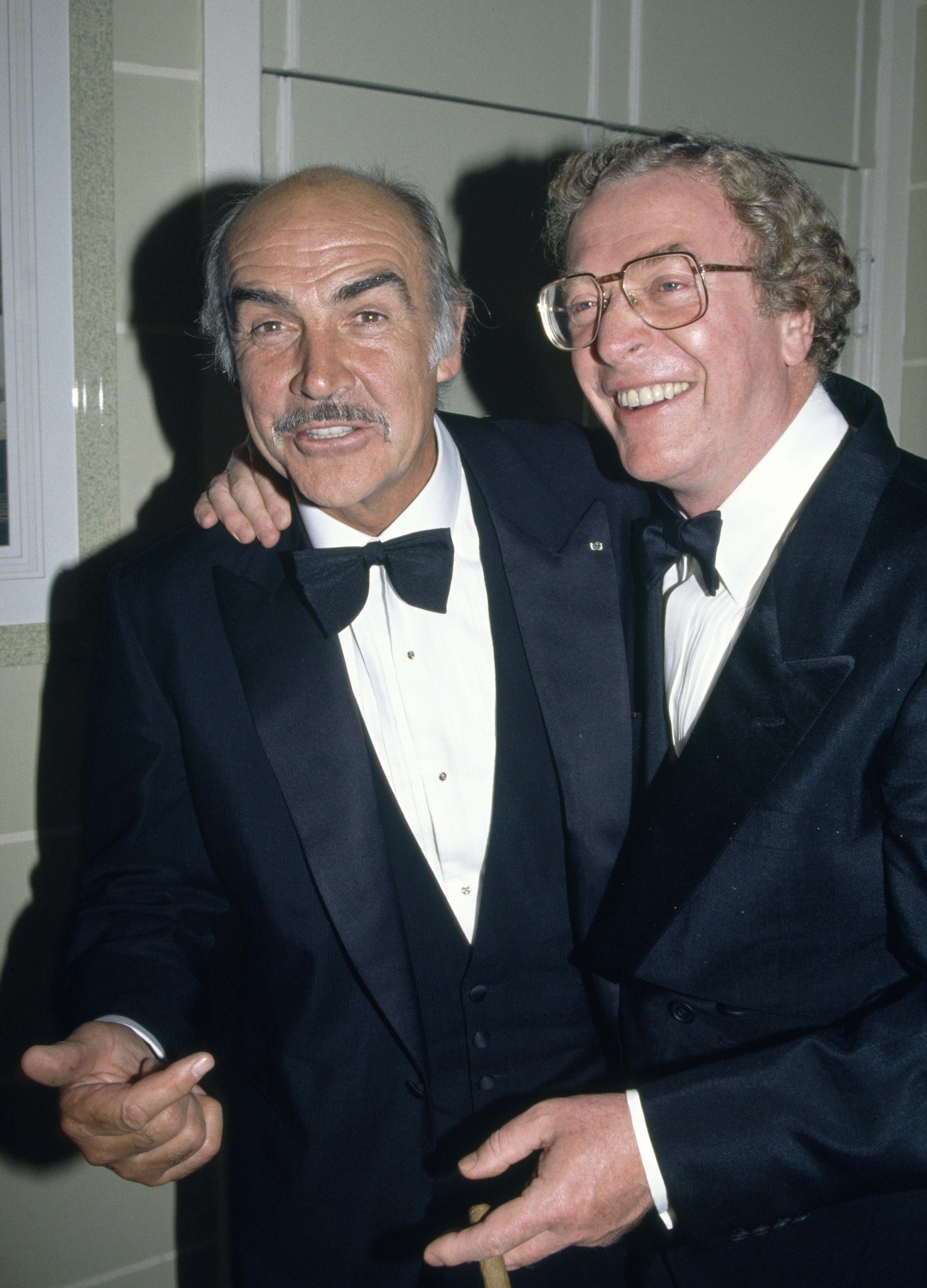 Sean Connery and Michael Caine during the BAFTA tribute evening for Sean Connery at the Odeon Cinema in Leicester Square on 7 October, 1990 | Photo: Getty Images