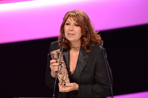 Valérie Benguigui reçoit le César de la meilleure actrice de soutien pour "Le Prénom" en 2013.|Photo : Getty Images