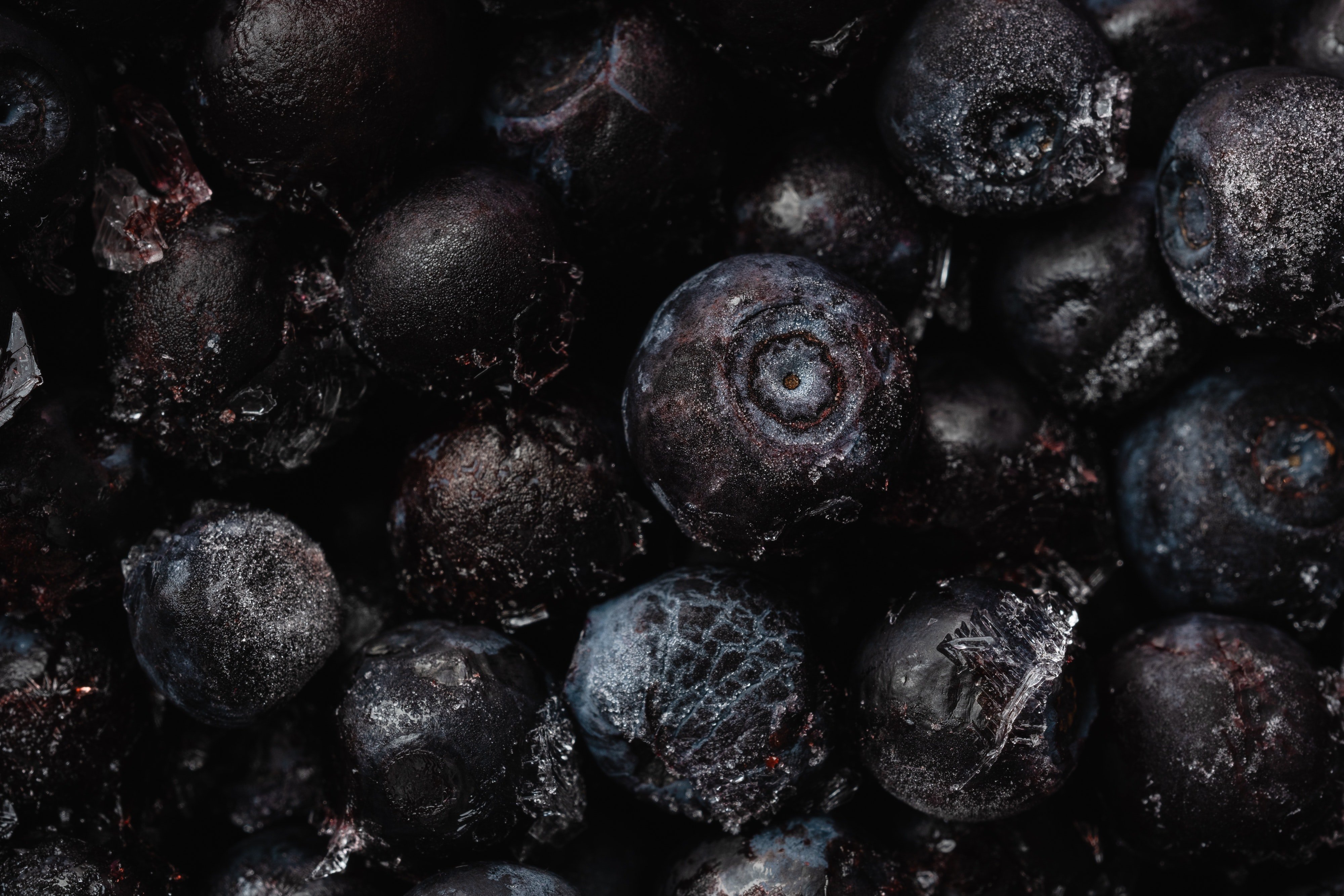 Donna ate the berries that the man had picked earlier in the day. | Source: Pexels