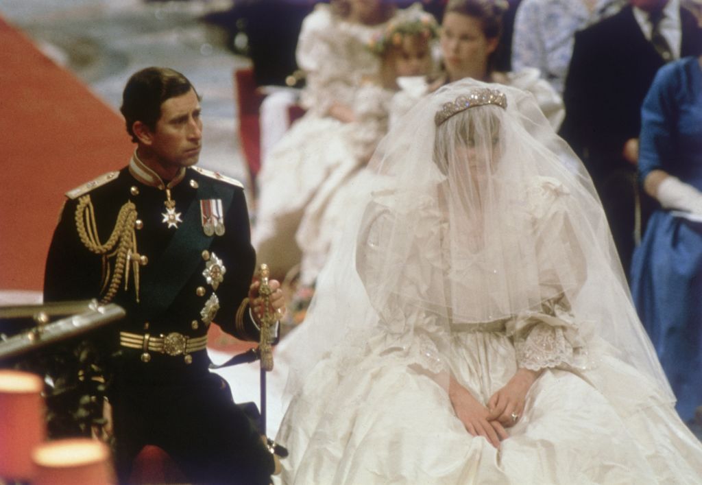 Charles, Prince of Wales getting married to his wife, Princess Diana on the altar of St Paul's Cathedral on July 29, 1981 | Photo: Hulton Archive/Getty Images