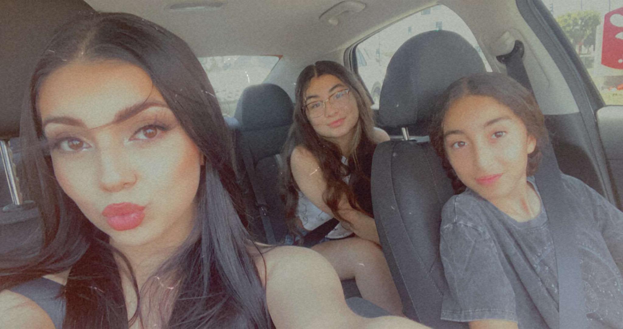 Desiree Alvarez seen with her two younger sisters in a post dated September 21, 2021 | Source: Facebook/desireealvarez