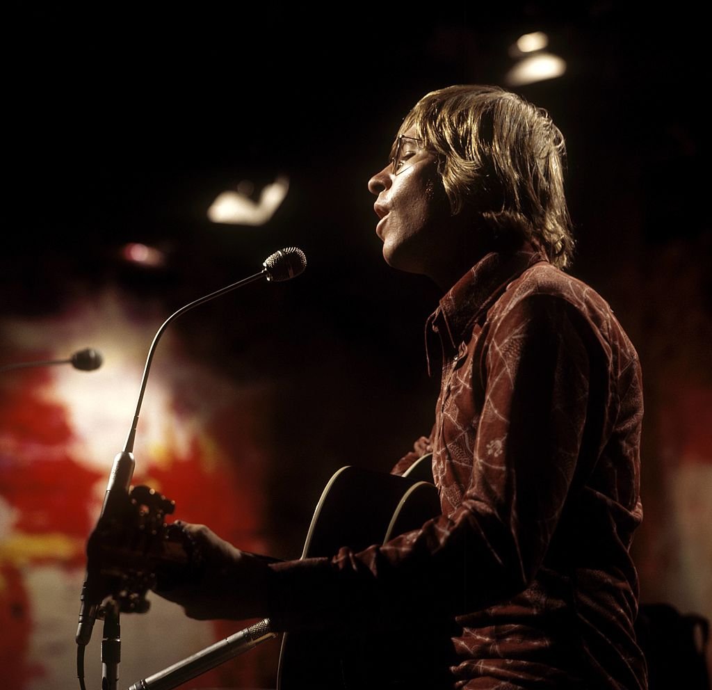 John Denver on "The John Denver Show" in April 1973 | Photo: Getty Images 