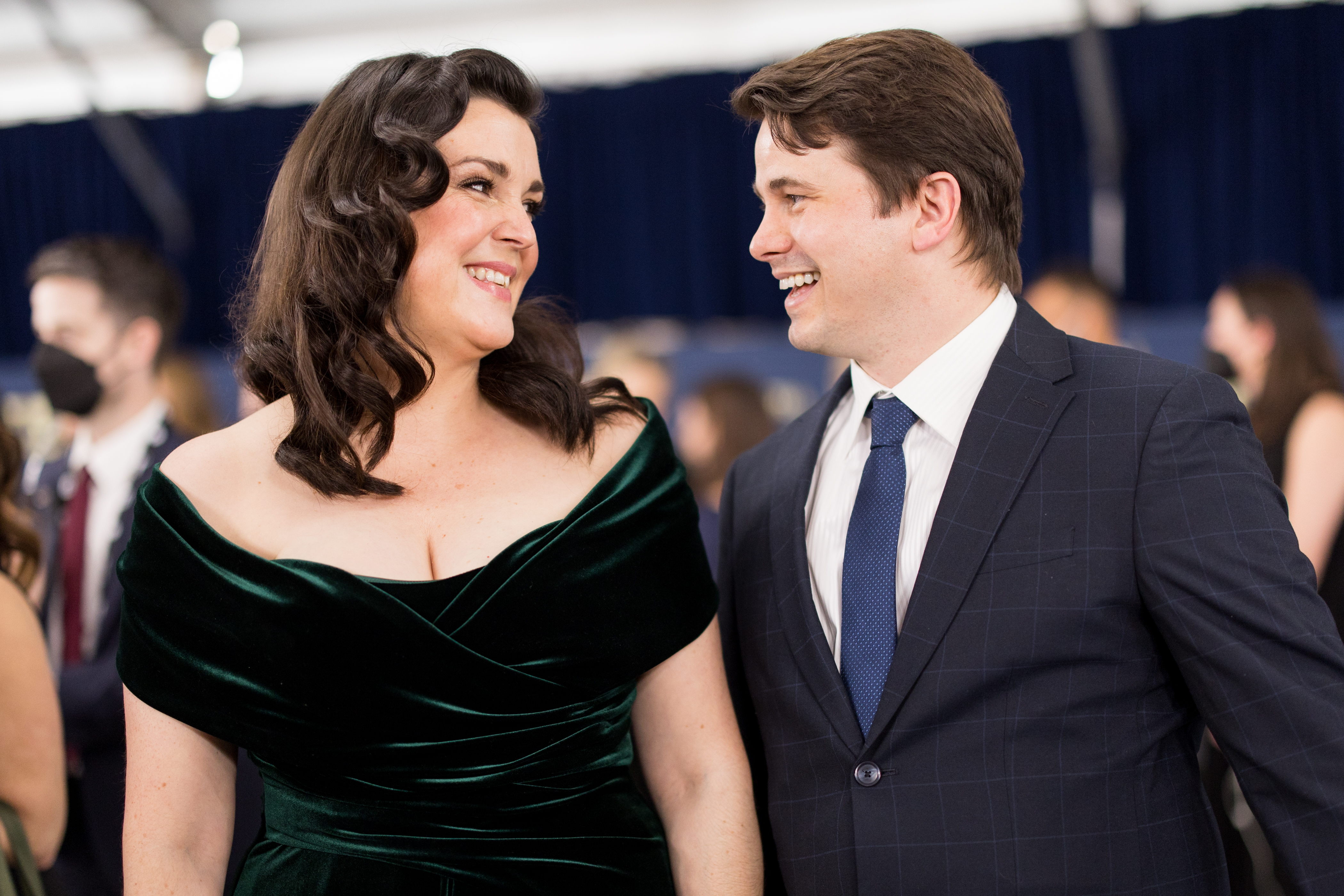 Melanie Lynskey and Jason Ritter arrive at the 28th Screen Actors Guild Awards at Barker Hangar on February 27, 2022 in Santa Monica, California | Source: Getty Images