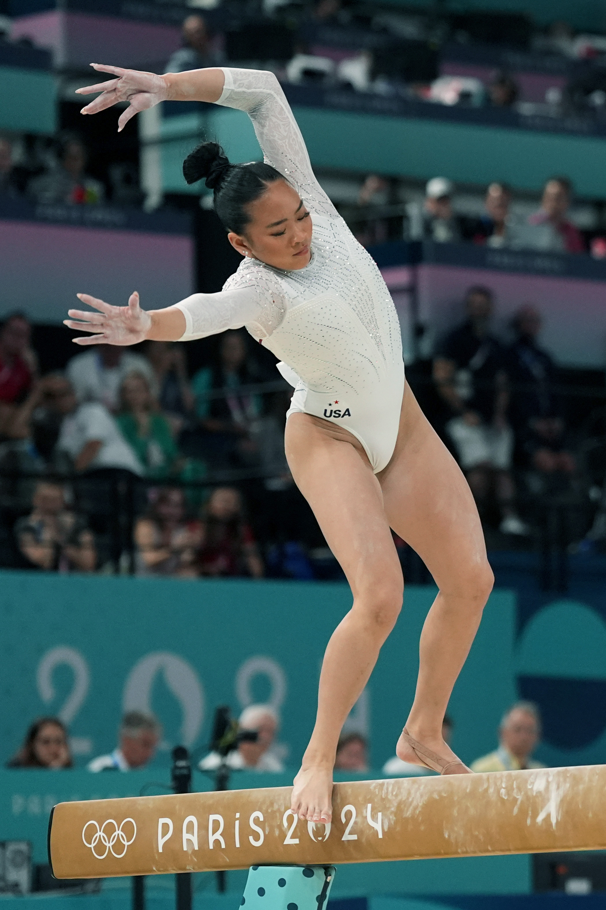 Suni Lee falling off the balancing beam during the Women's Final at the Paris 2024 Olympics on August 5, in France. | Source: Getty Images