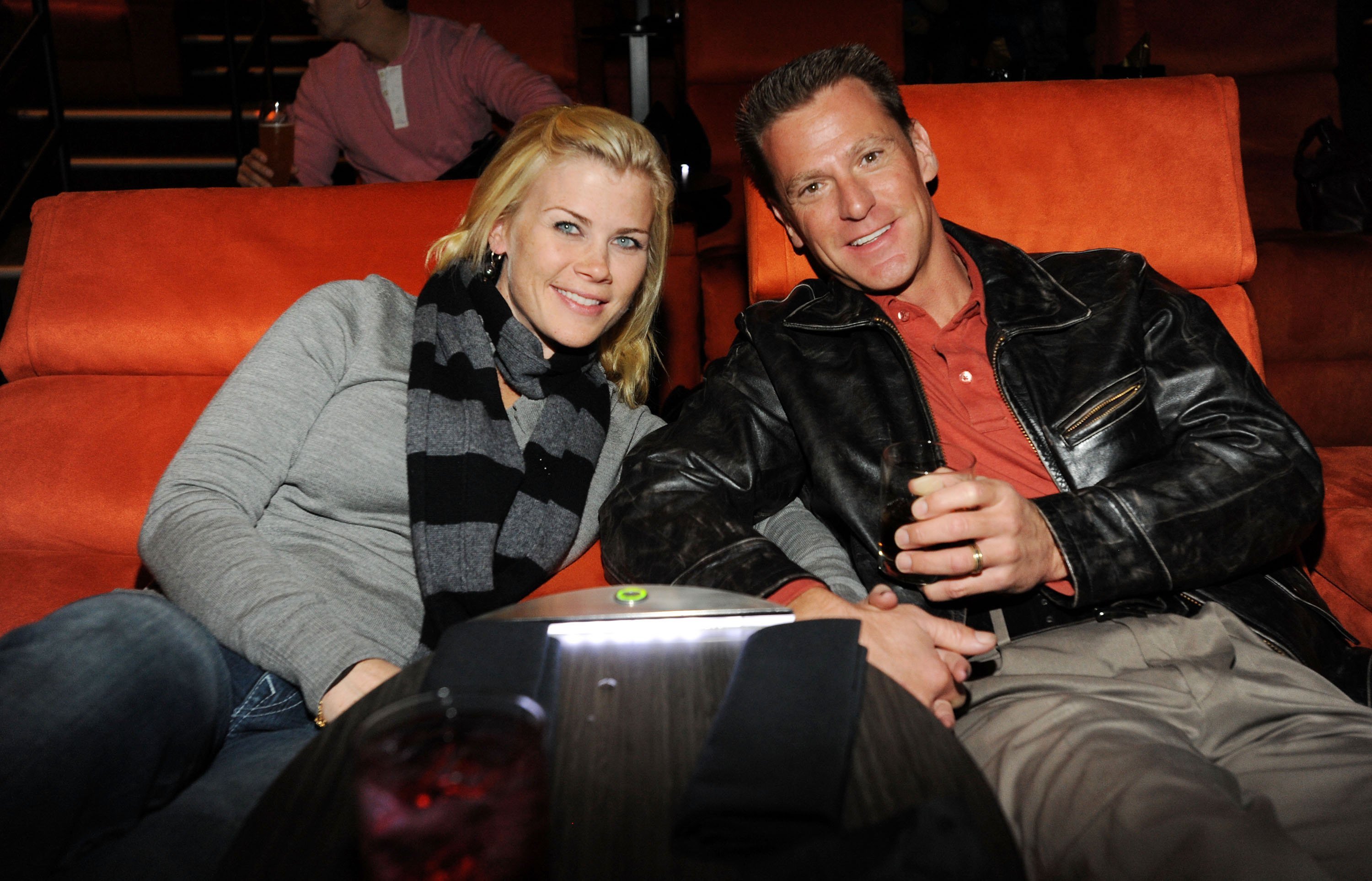 Actress Alison Sweeney and her husband Dave Sanov on December 6, 2009 in Pasadena, California | Source: Getty Images