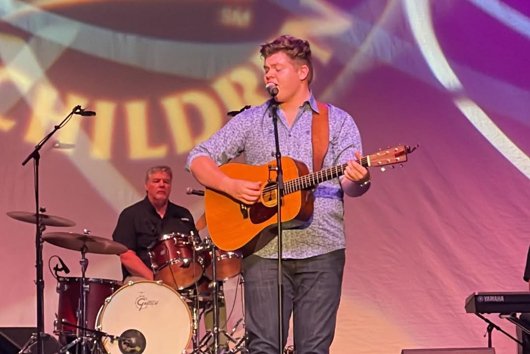 Alex Miller performing with his drummer, Mark Laws, from a tribute post, dated May 27, 2025 | Source: Instagram/amillermusic