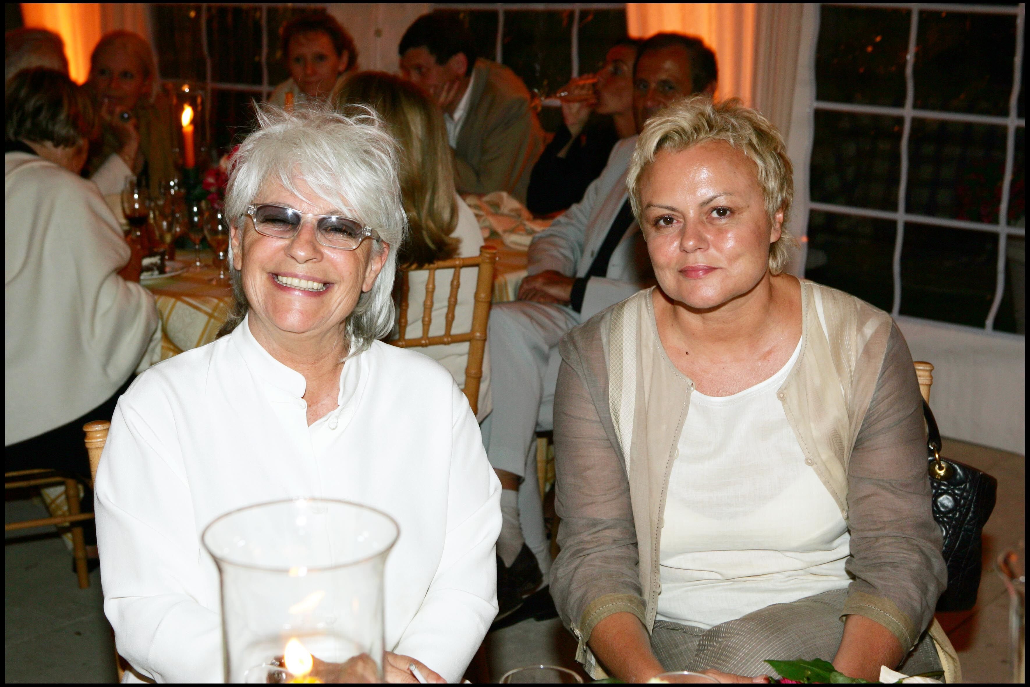 Muriel Robin et Catherine Lara à la célébration du 77e anniversaire de Line Renaud. | Photo : Getty Images Muriel Robin et Catherine Lara à la célébration du 77e anniversaire de Line Renaud. | Photo : Getty Images