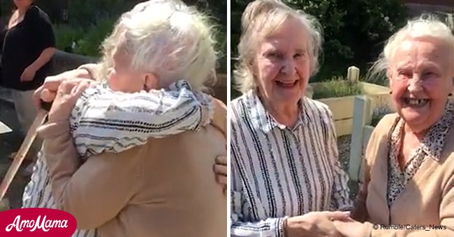 Touching moment two sisters with Alzheimer’s see each other for the first time in 15 years