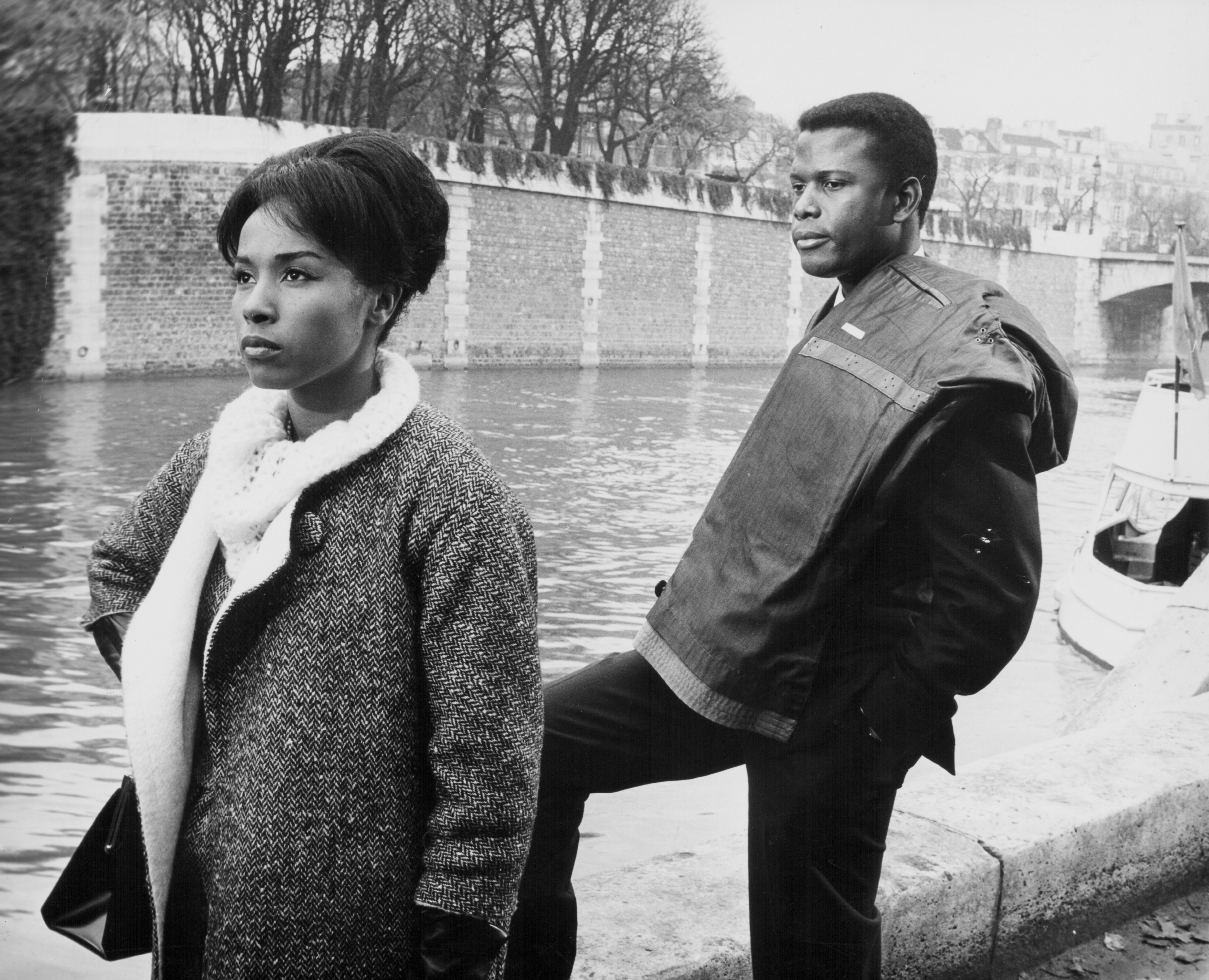  Diahann Carroll and Sidney Poitier  from the movie "Paris Blues," 1961. | Source: Getty Images