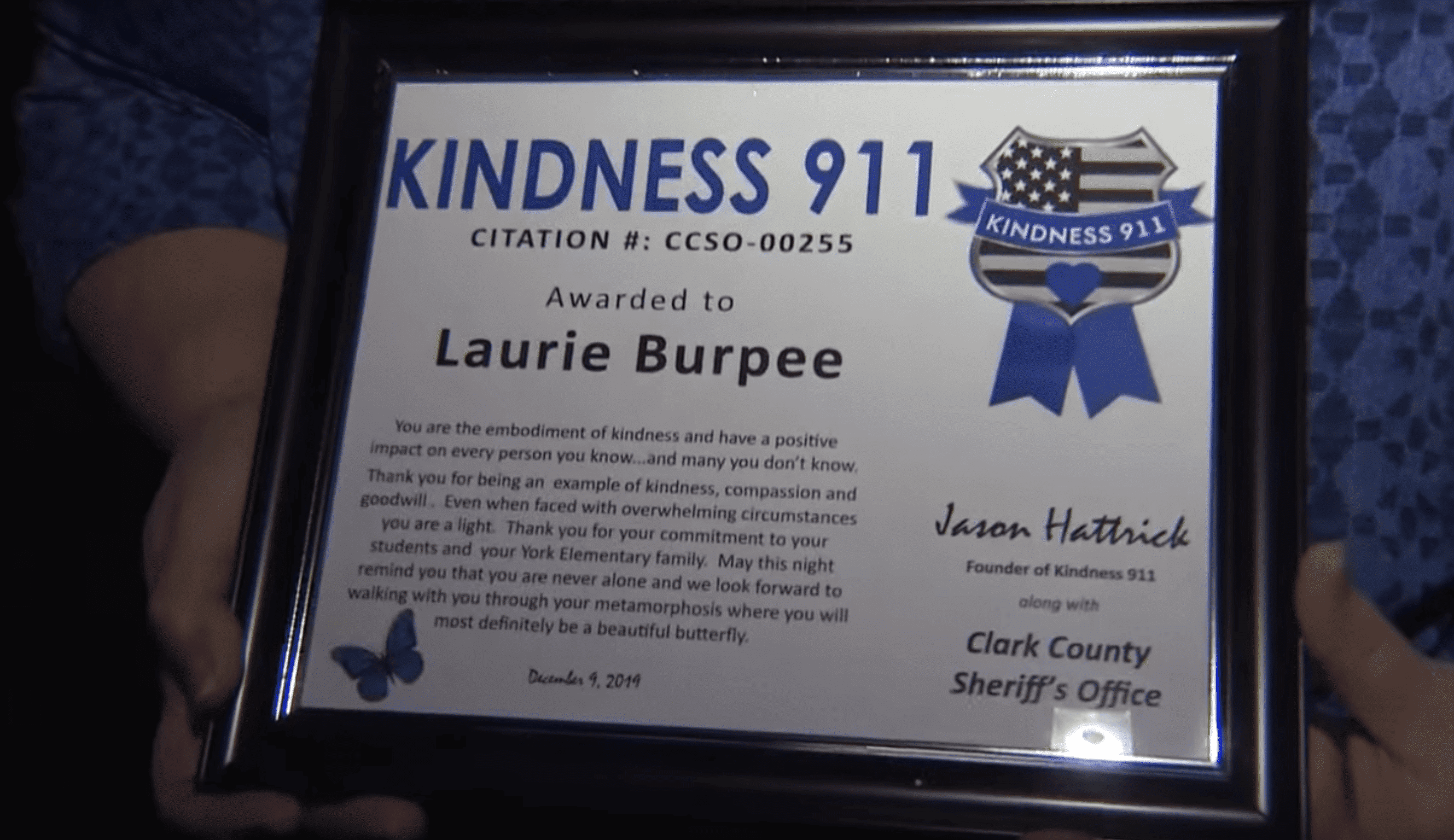 "Kindness 911"  kindness citation awarded to Laurie Burpee in Vancouver, Washington | Source: YouTube/KGWNews