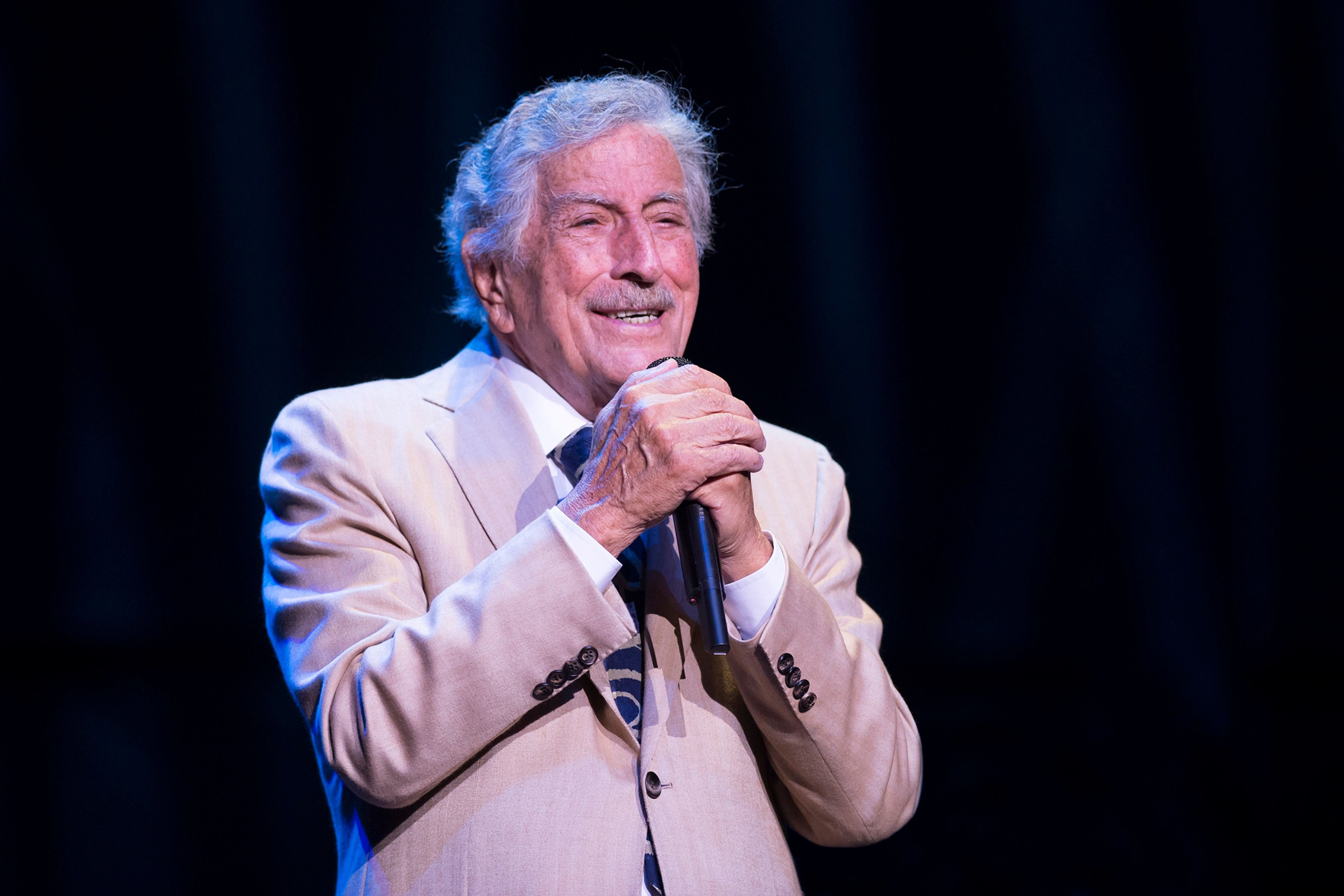 Tony Bennett performing on stage at Royal Albert Hall in London, England | Photo: Getty Images