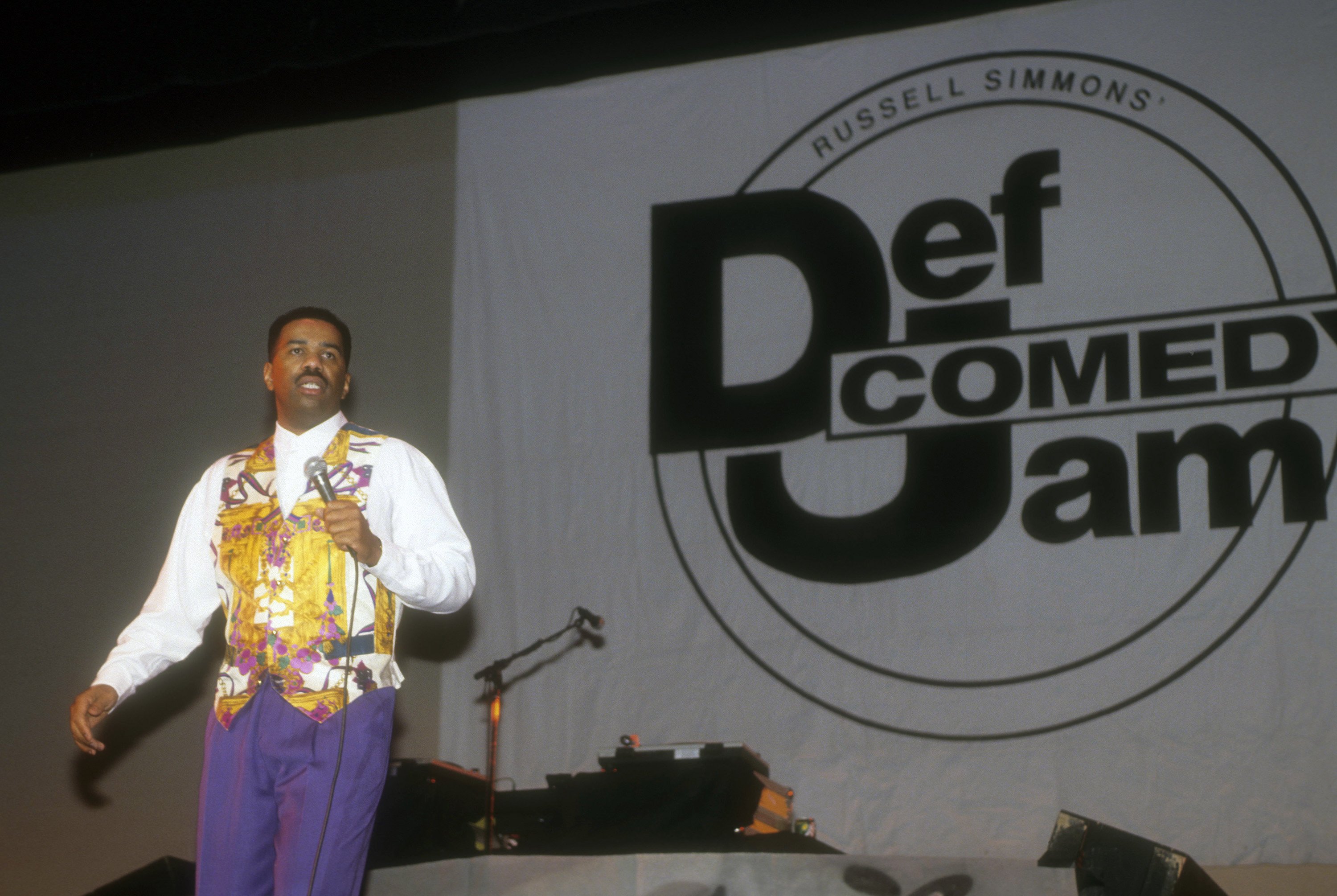Comedian Steve Harvey performs at Russell Simmons' Def Comedy Jam on June 10, 1993 in New York City. ┃Source: Getty Images
