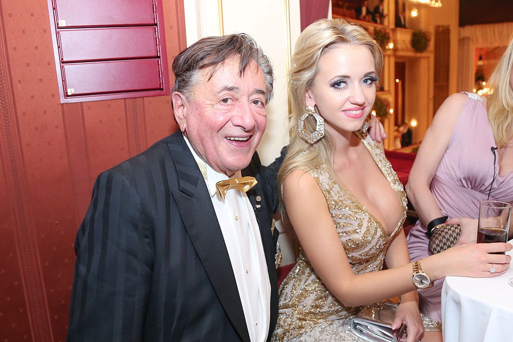 Richard Lugner und Cathy Lugner besuchen den traditionellen Opernball Wien an der Staatsoper Wien am 12. Februar 2015 in Wien, Österreich. | Quelle: Getty Images