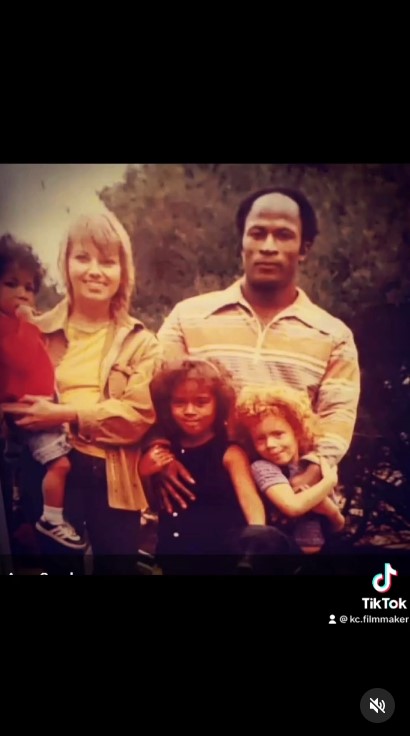 John Amos, Noel J. Mickelson, K.C. Amos, Shannon Amos, and a fifth child in a photo uploaded on June 22, 2023 | Source: Instagram/k.c.amos