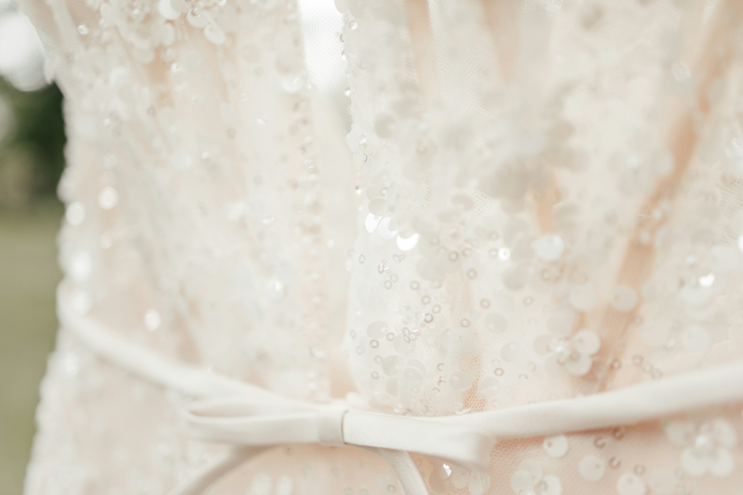 Een close-up van een bruidsjurk | Bron: Unsplash