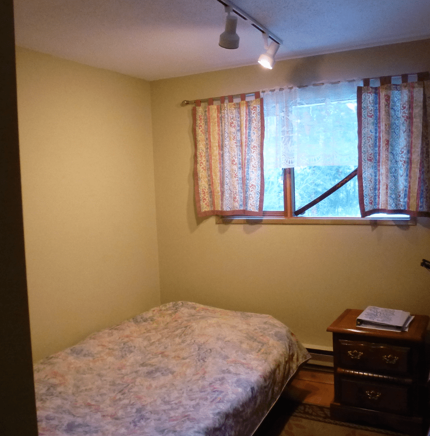 A tiny bedroom. | Source: flickr.com