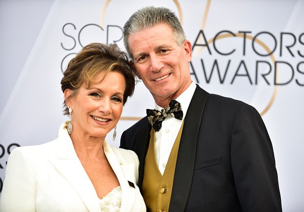  Gabrielle Carteris (L) and Charles Isaacs arrive at the 25th Annual Screen Actors Guild Awards at The Shrine Auditorium on January 27, 2019, in Los Angeles, California. | Source: Getty Images.