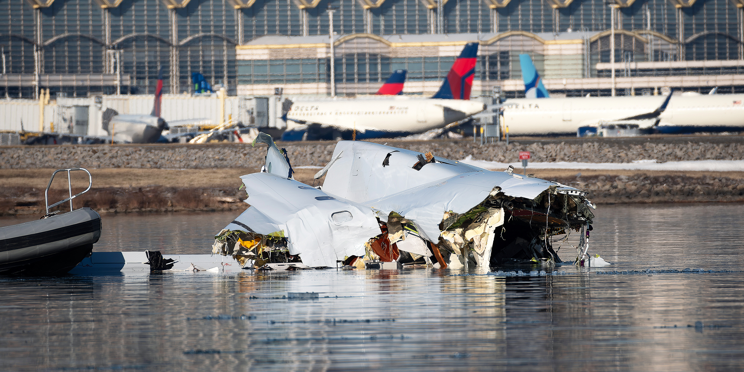 The aircraft wreckage of the American Airlines plane and Black Hawk helicopter crash | Source: Getty Images