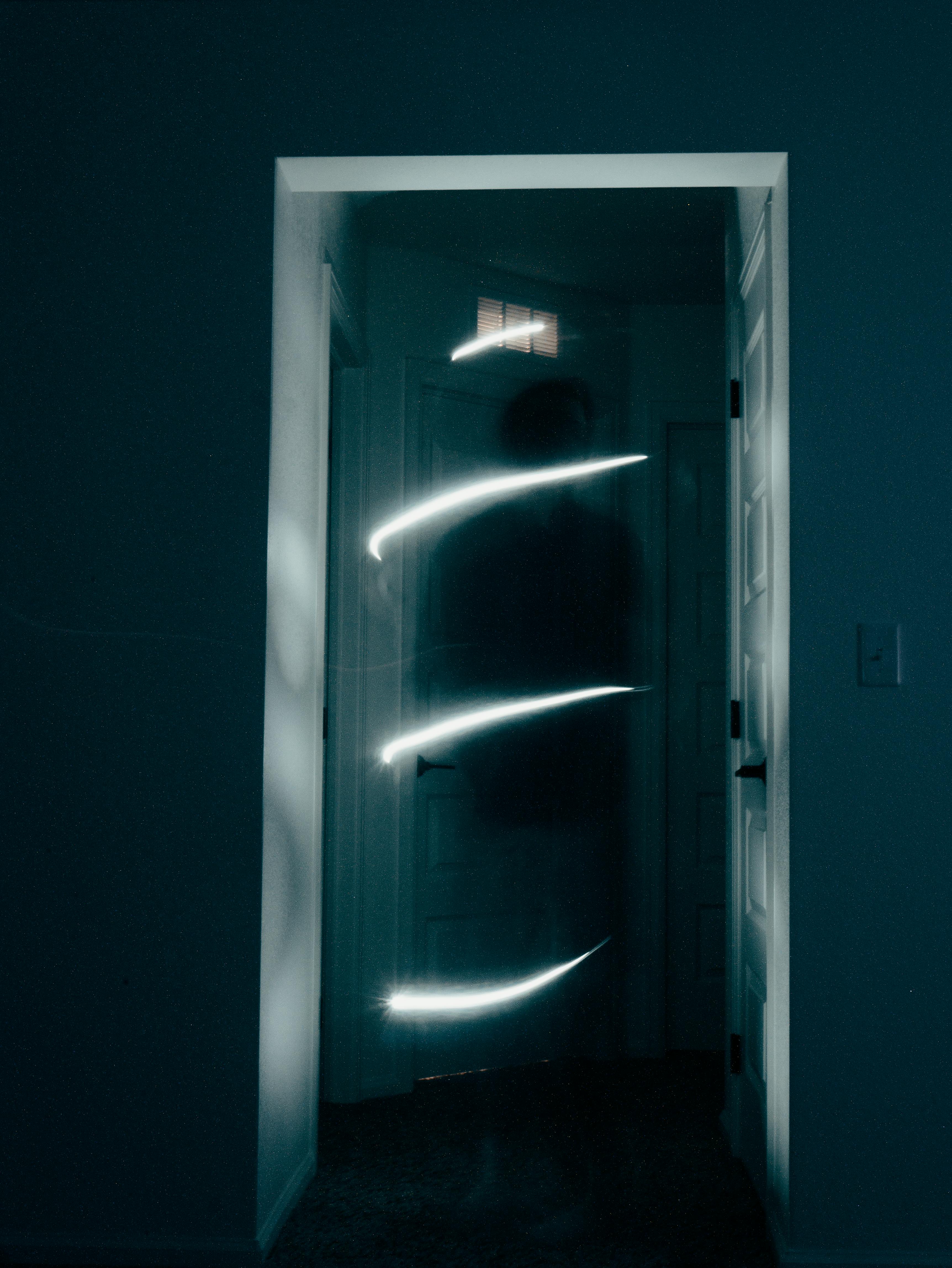 A door frame showing a dark hallway | Source: Pexels