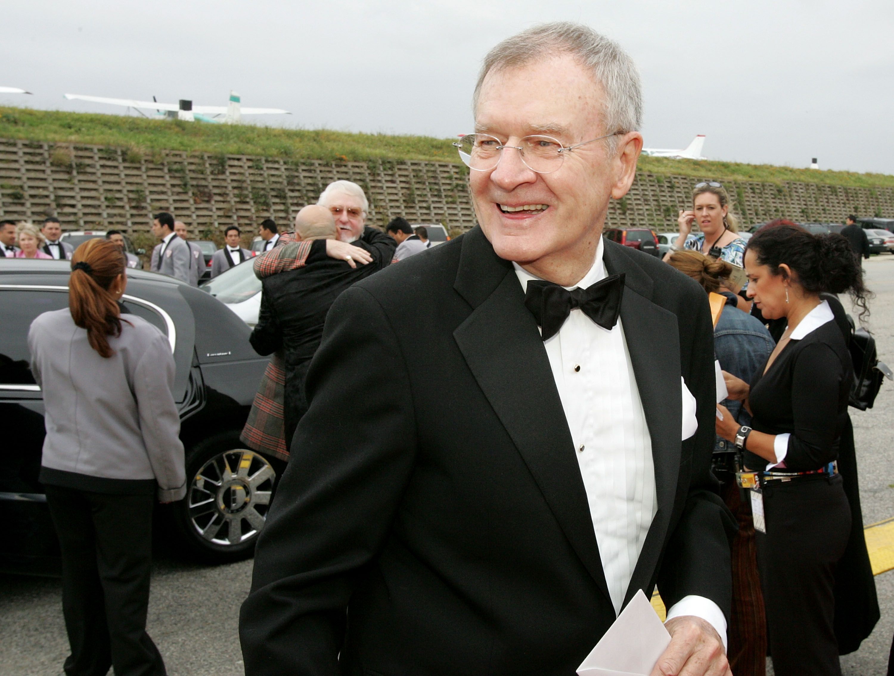 Bill Daily arrives at the 2005 TV Land Awards at Barker Hangar on March 13, 2005 in Santa Monica, California | Photo: Getty Images