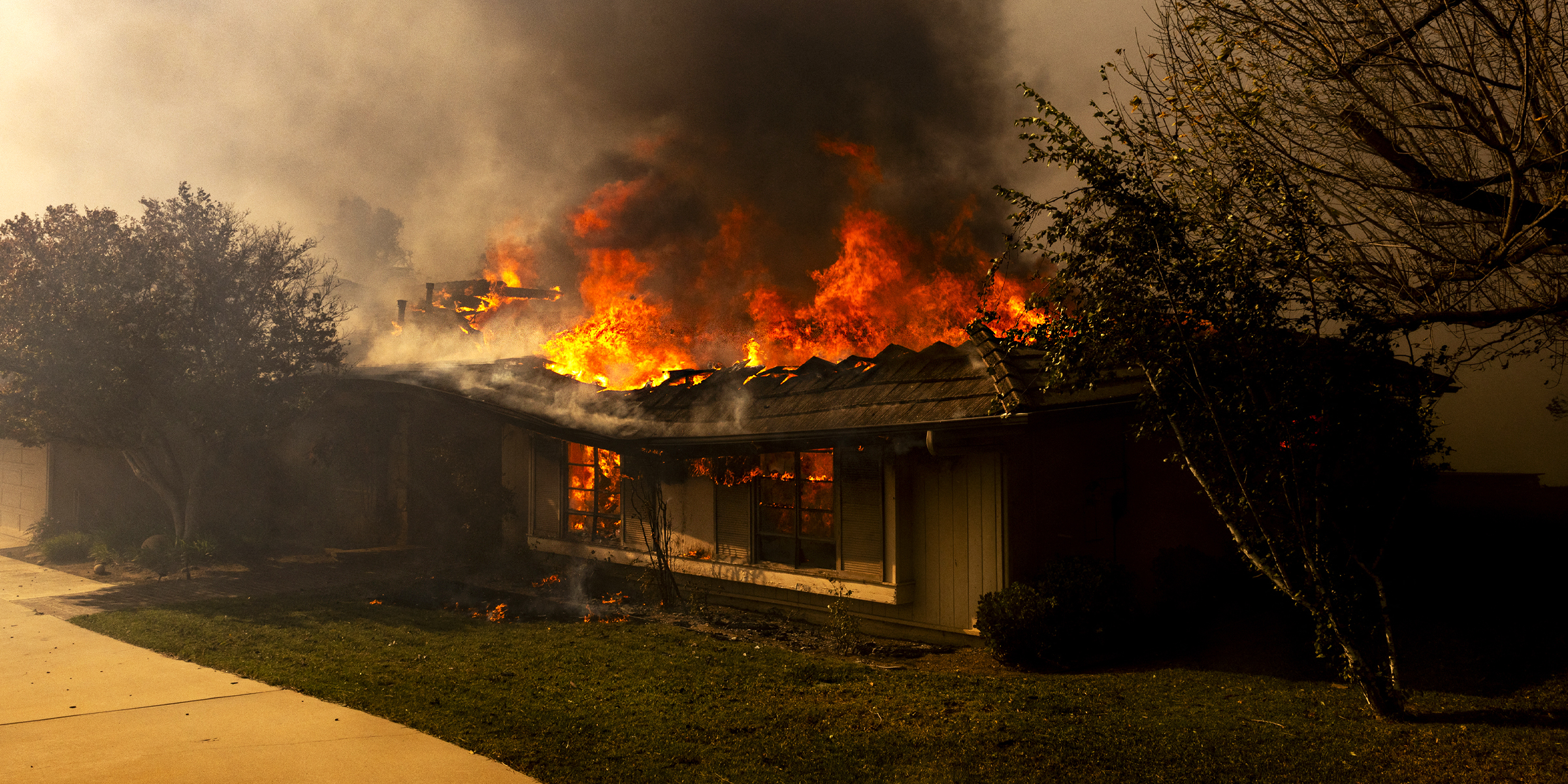 A house is engulfed in flames in Camarillo, California, 2024 | Source: Getty Images