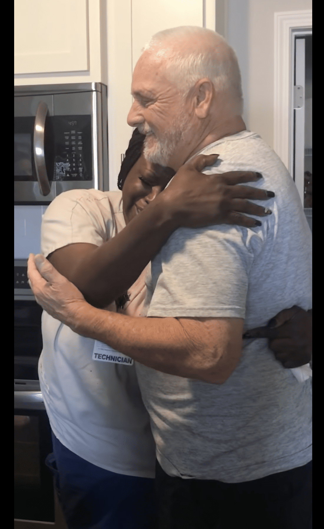 TunDe receiving a comforting hug from Chris Wright's father. | Photo: youtube.com/Carmen Wright 