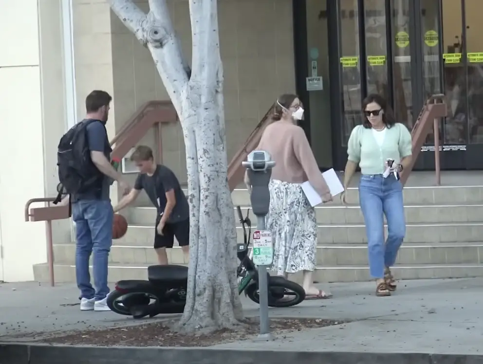 Ben Affleck, Samuel Affleck and Jennifer Garner seen outside Santa Monica Family YMCA on October 21, 2023 in Santa Monica, California | Source: YouTube/X17onlineVideo