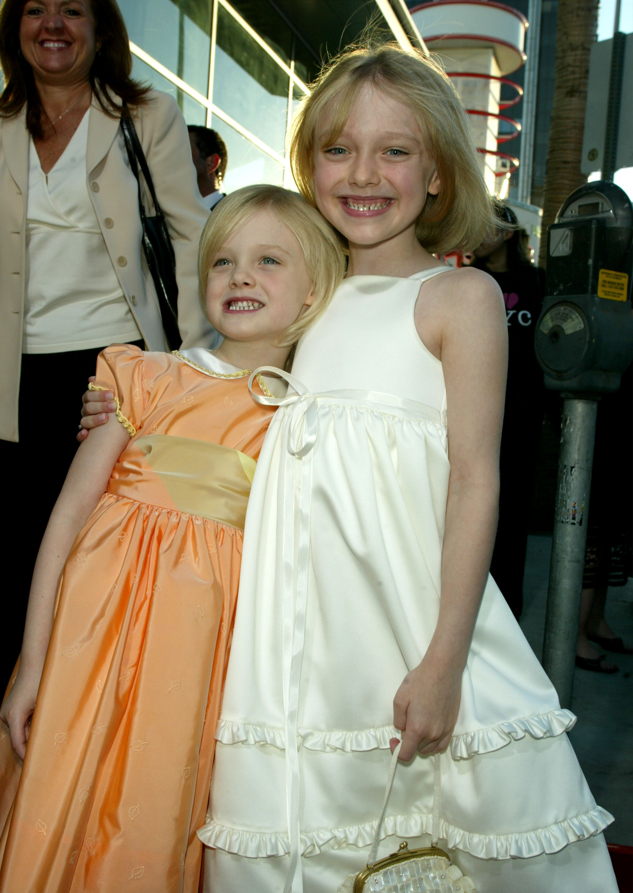 In 2003, Dakota and Elle were pint-sized red carpet darlings, dressed in pastel gowns and sweet smiles. Dakota, already a star in films like “I Am Sam,” proudly held her little sister Elle close, who was just beginning her own career in front of the camera.