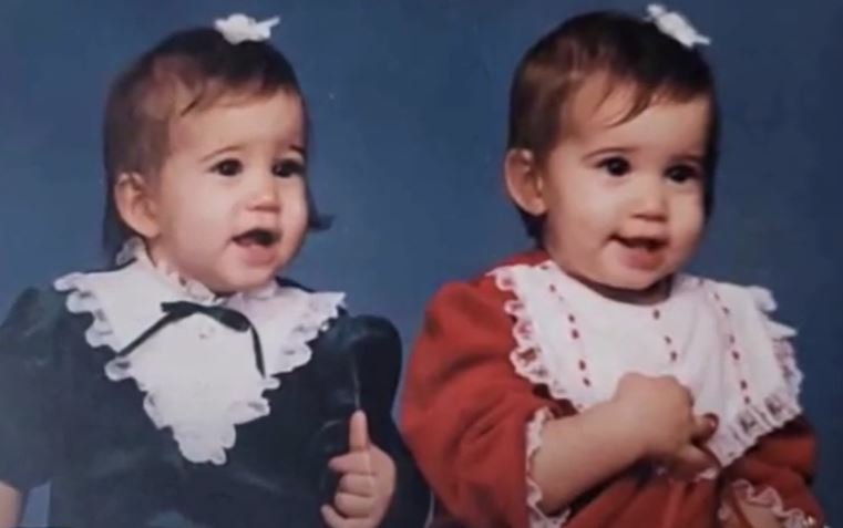 Autumn Shaw y Amber Tramontana cuando eran bebés. | Foto: Captura de Youtube/Daily Mail