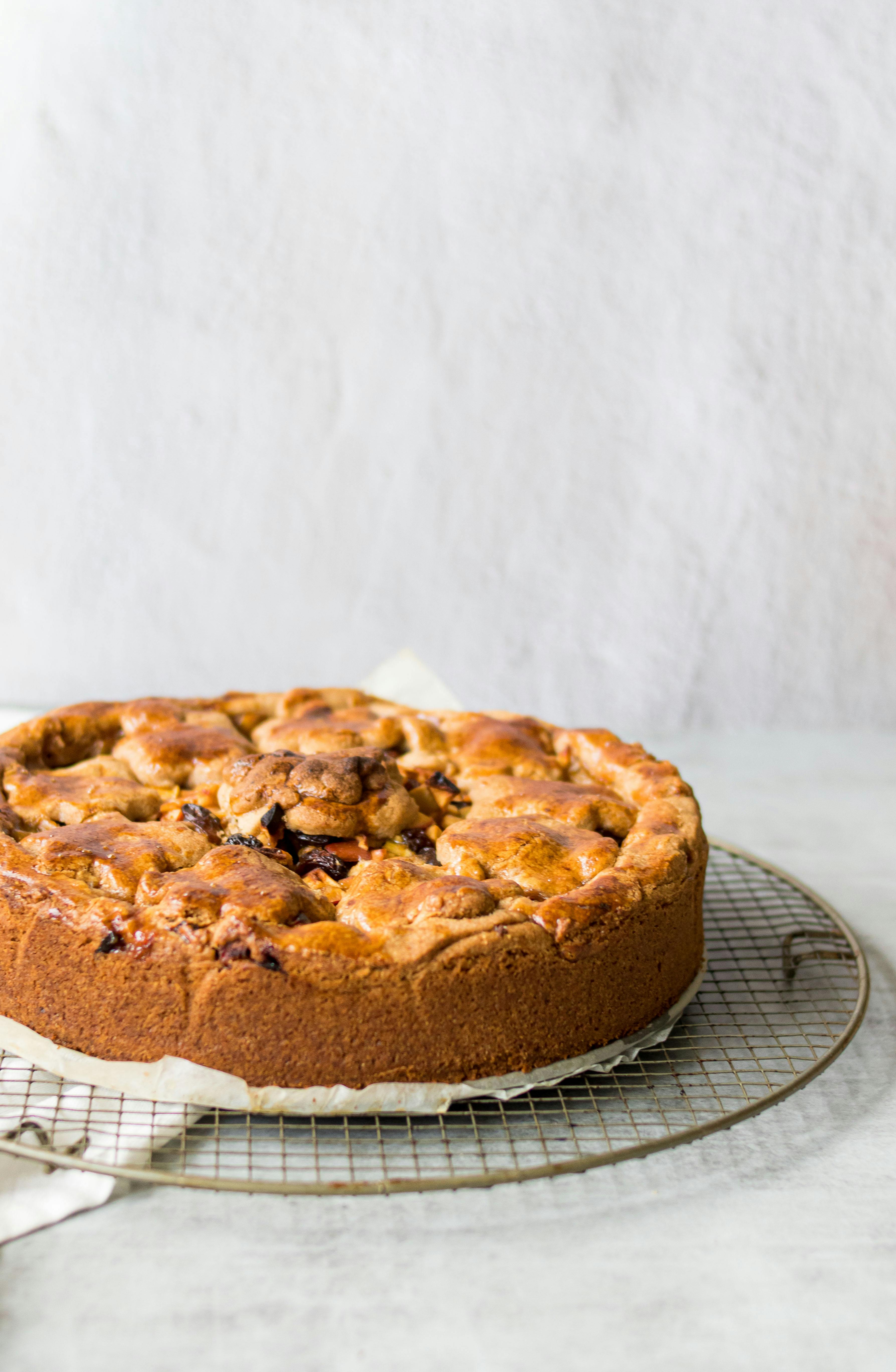 Brown pie on a tray | Source: Pexels