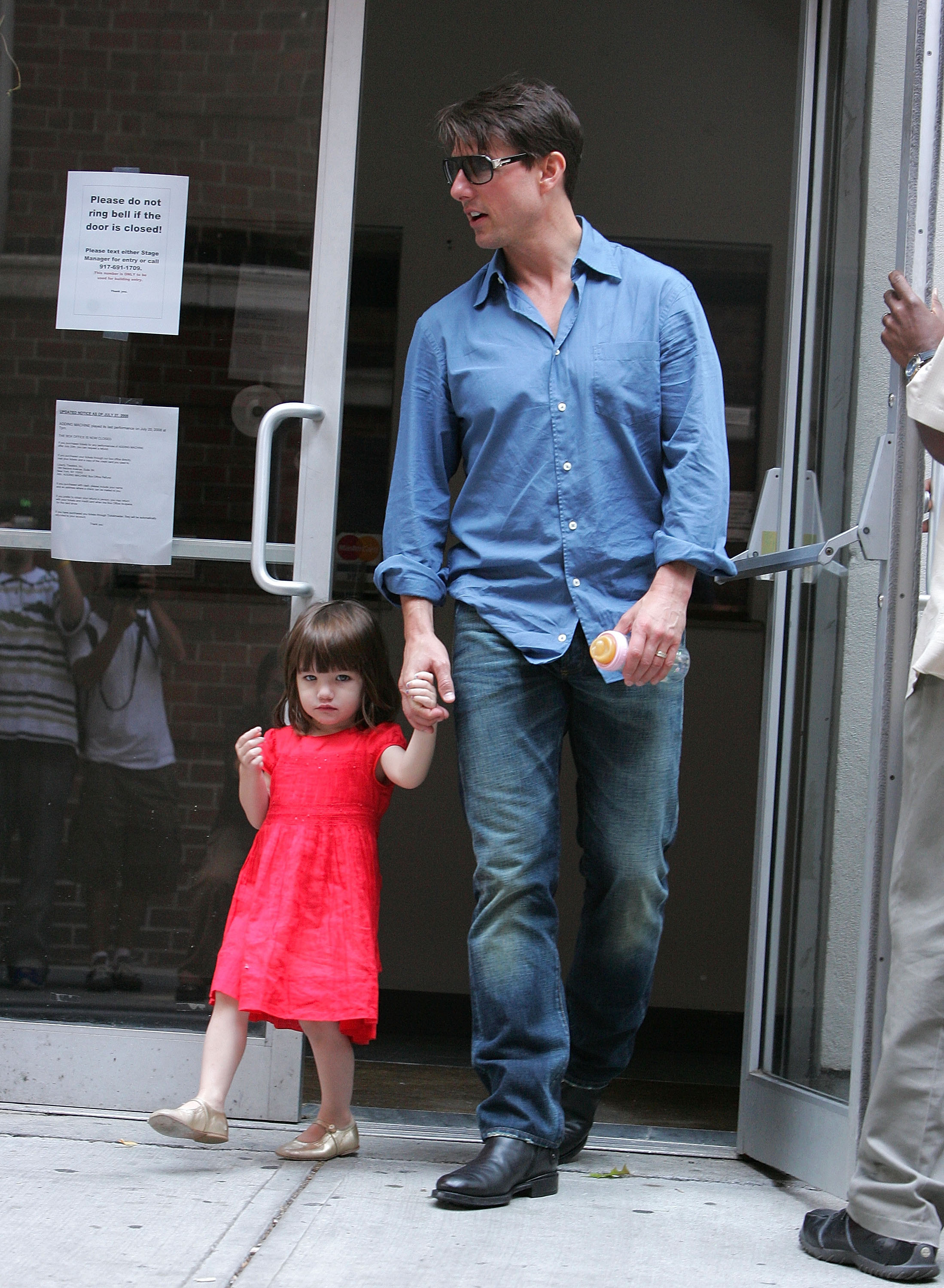 Suri Cruise and Tom Cruise were seen on the streets of Manhattan in New York City on August 15, 2008. | Source: Getty Images 1548