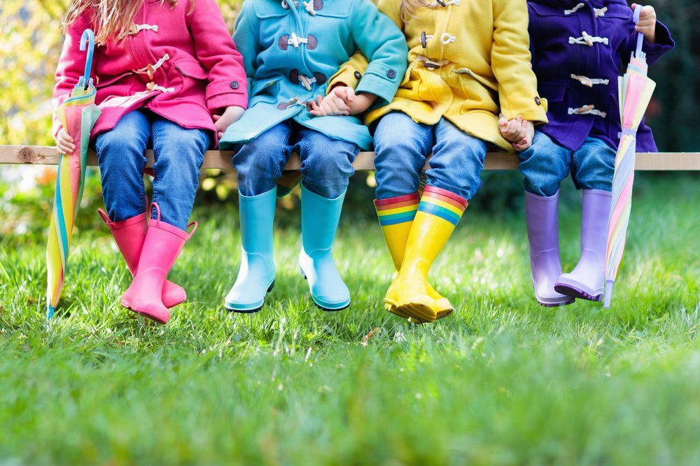 Group of kids in rain boots. | Photo: Shutterstock
