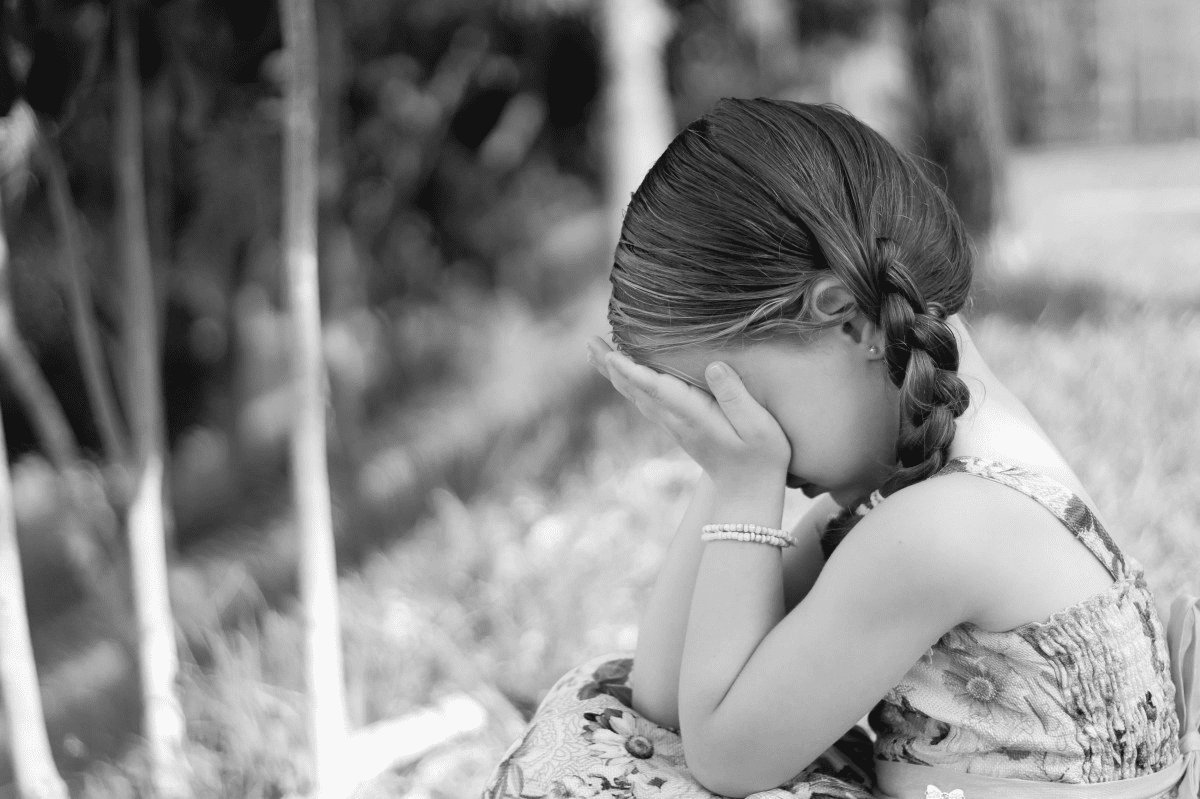 Niña triste. | Imagen tomada de: PxHere Niña triste. | Imagen tomada de: PxHere