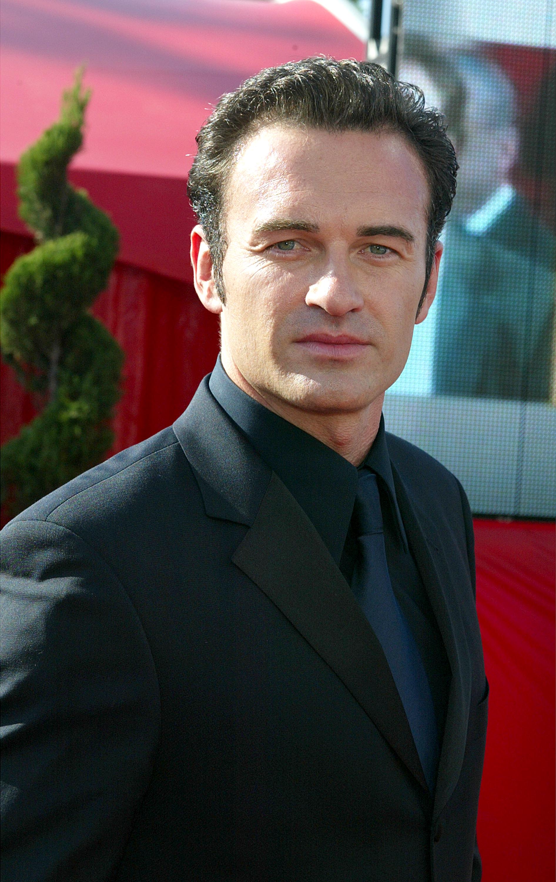 The celebrity attends the 55th Annual Primetime Emmy Awards on September 21, 2003, in Los Angeles, California. | Source: Getty Images