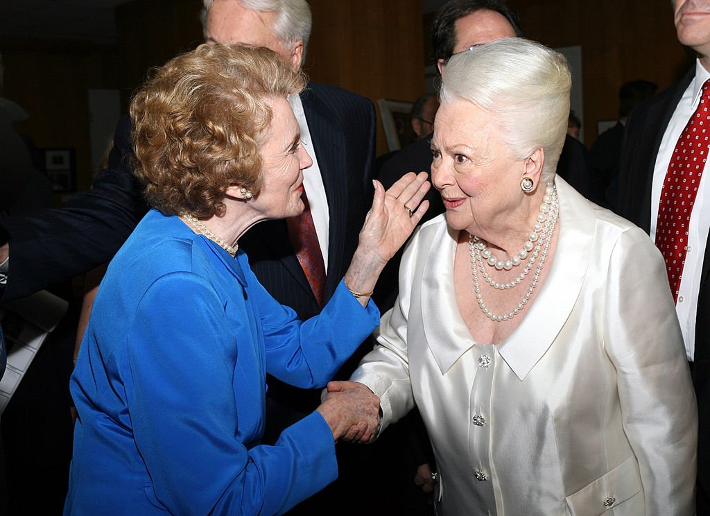 Joan Leslie and Olivia de Havilland during Academy of Motion Picture Arts and Science Presents Tribute to Olivia de Havilland at Academy of Motion Picture Arts and Sciences| Photo: Getty Images