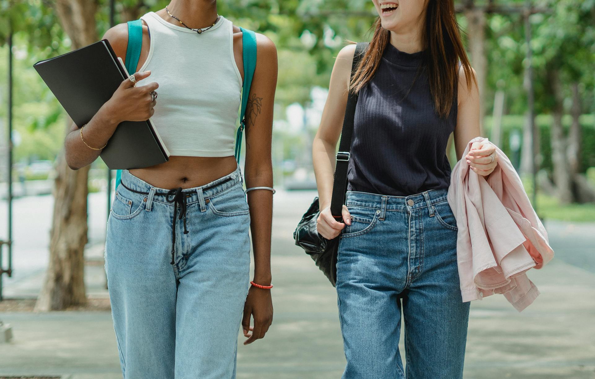 Two friends walking together | Source: Pexels